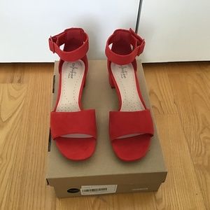 Clark’s Collection red suede sandals size 7.5M